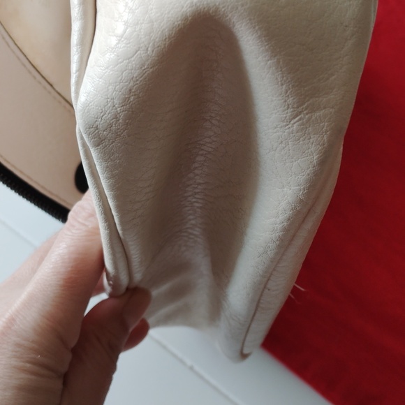 Juicy Couture Crossbody Bag - Picture 5 of 16